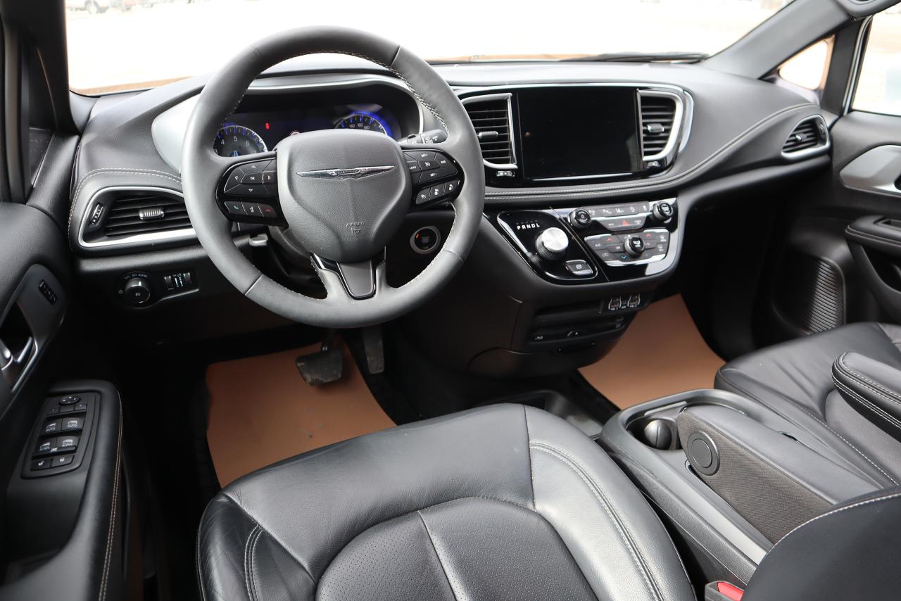 2022 Chrysler Pacifica Touring L Photo5
