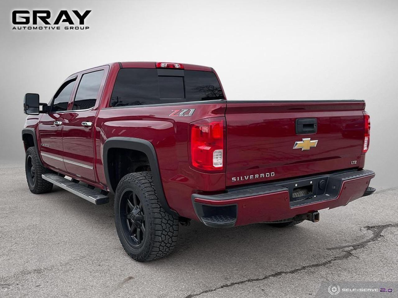 2018 Chevrolet Silverado 1500 LTZ Crew Cab/LEATHER/SUNROOF/6.2L V8 Photo2