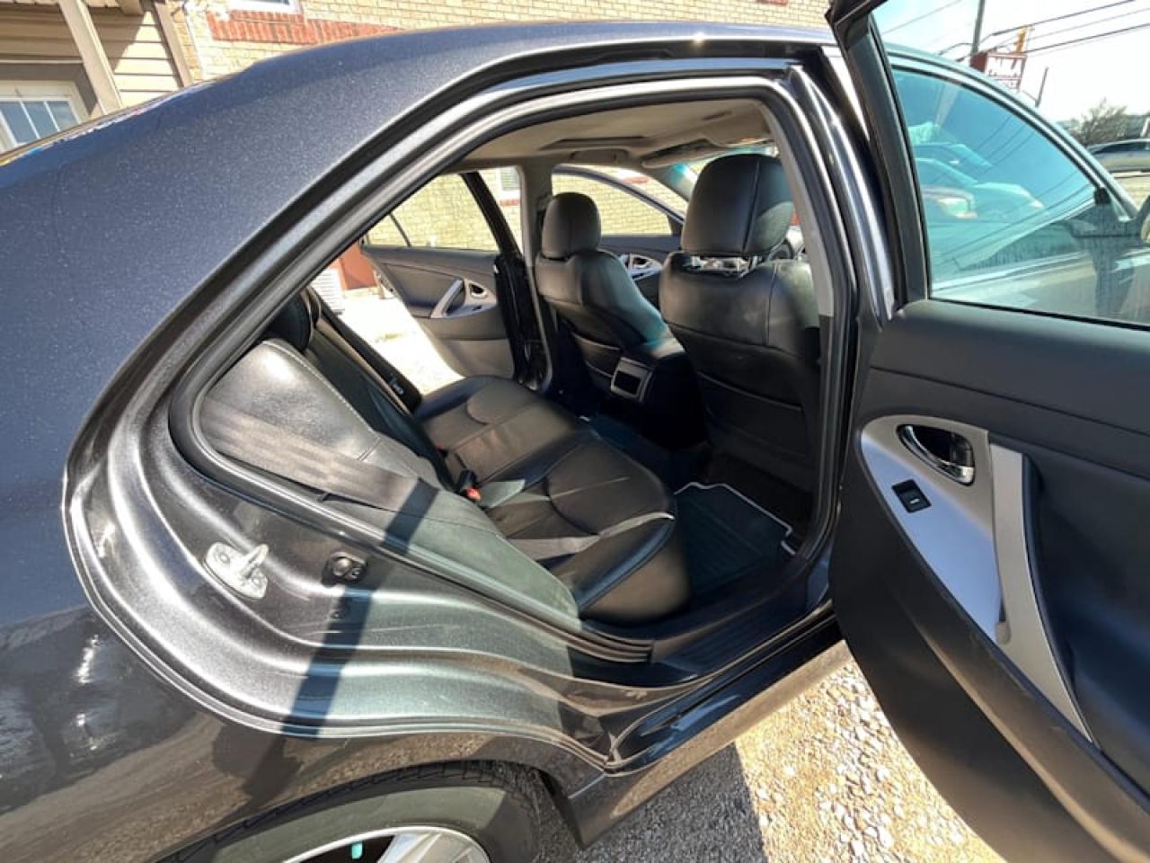 2011 Toyota Camry 4dr Sdn I4 Auto SE with Safety and Warranty, Financing available Photo