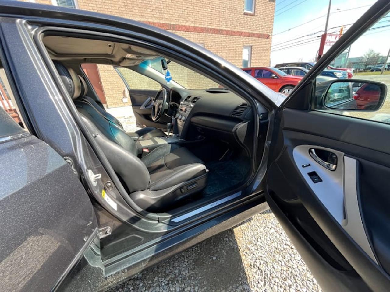 2011 Toyota Camry 4dr Sdn I4 Auto SE with Safety and Warranty, Financing available Photo