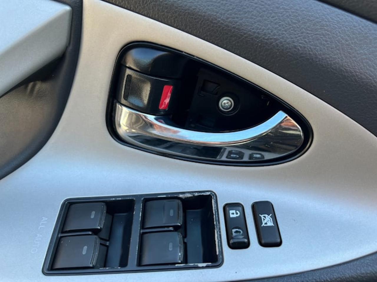 2011 Toyota Camry 4dr Sdn I4 Auto SE with Safety and Warranty, Financing available Photo