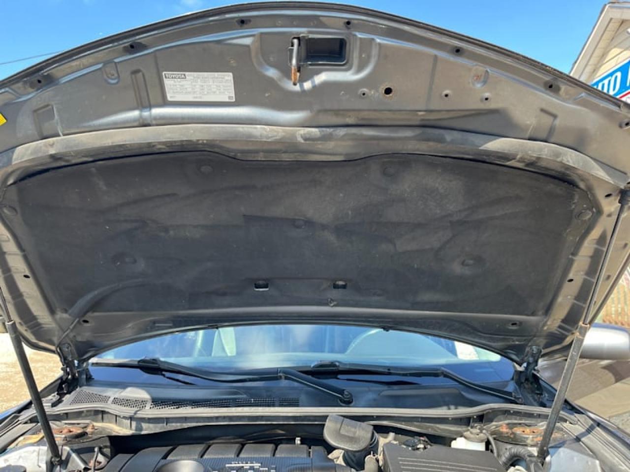 2011 Toyota Camry 4dr Sdn I4 Auto SE with Safety and Warranty, Financing available Photo