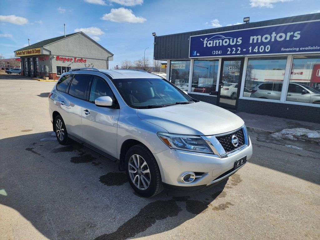 Used 2016 Nissan Pathfinder SV for Sale in Winnipeg, Manitoba
