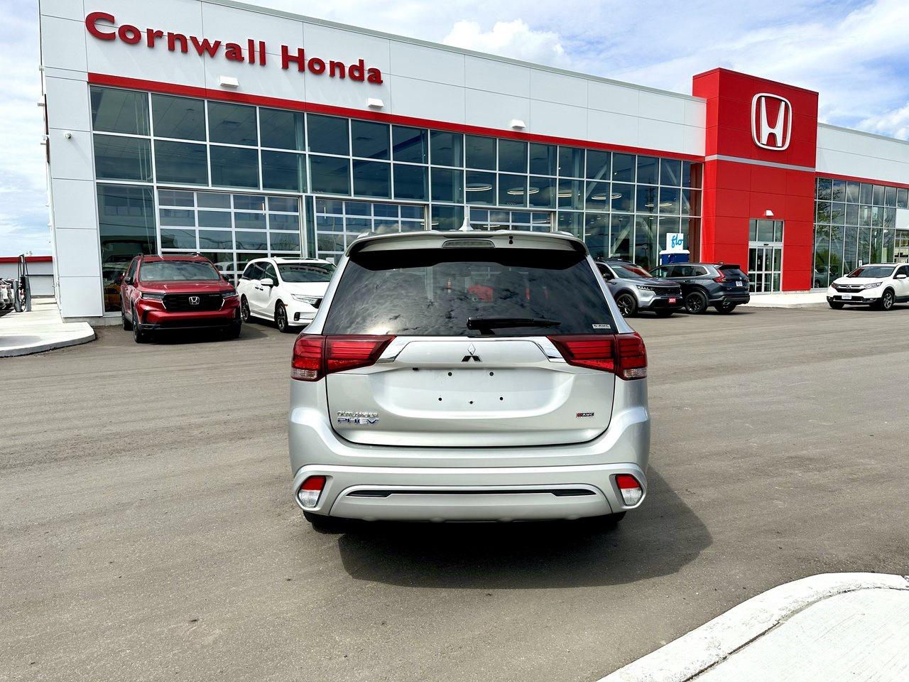 2020 Mitsubishi Outlander Phev Photo3