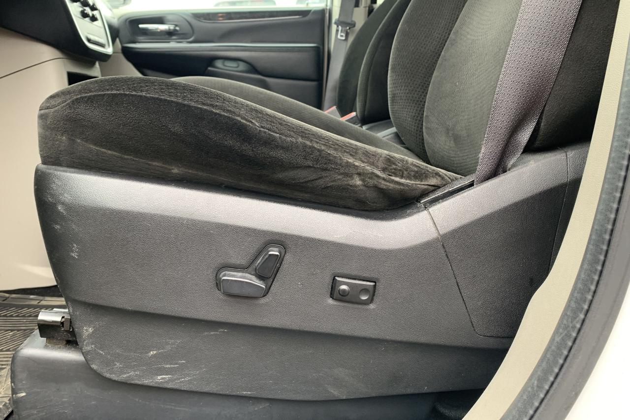 2015 Dodge Grand Caravan SXT Photo4