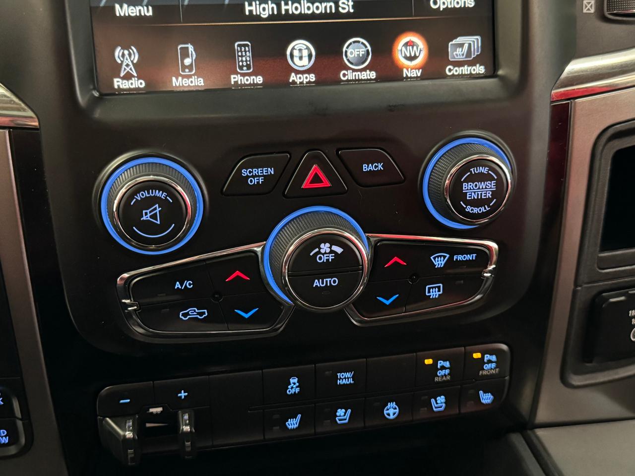 2017 RAM 1500 SPORT QUAD HEMI 4x4+Roof+Cooled Leather+New Tires - Photo #39