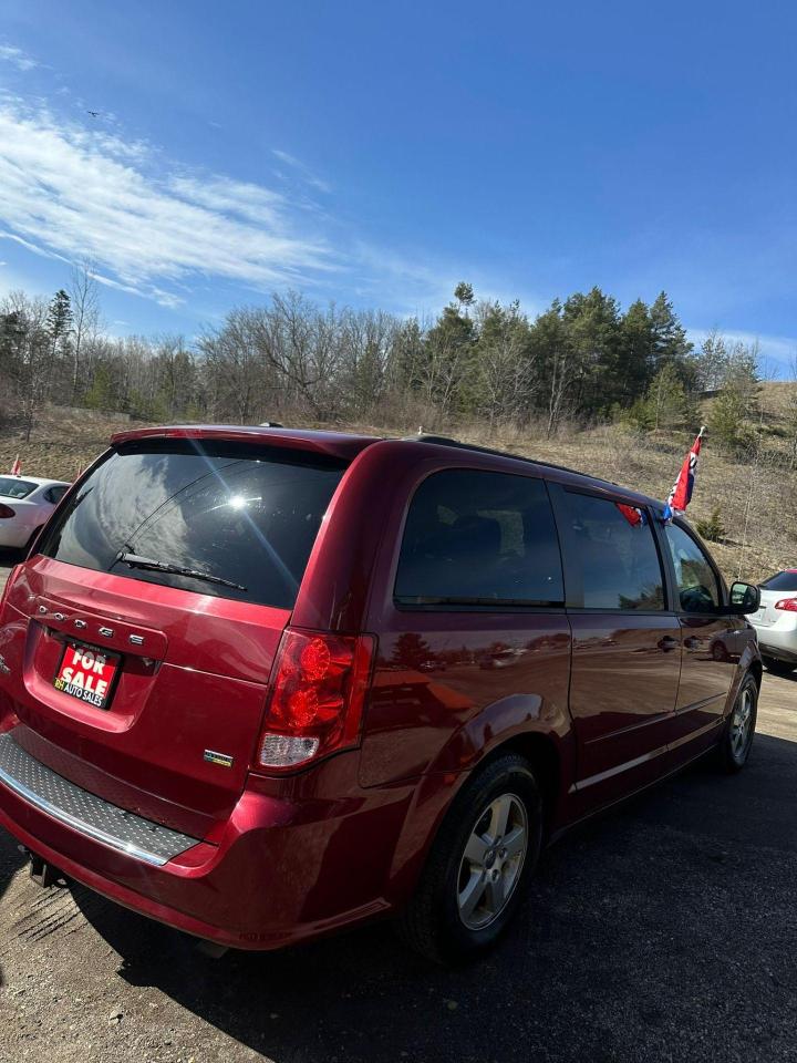 2011 Dodge Grand Caravan SXT - Photo #4