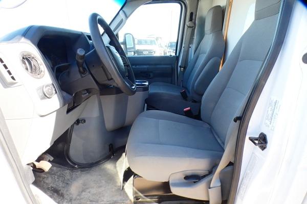 2023 Ford E-450 Cube Van w/cloth seats - Photo #9