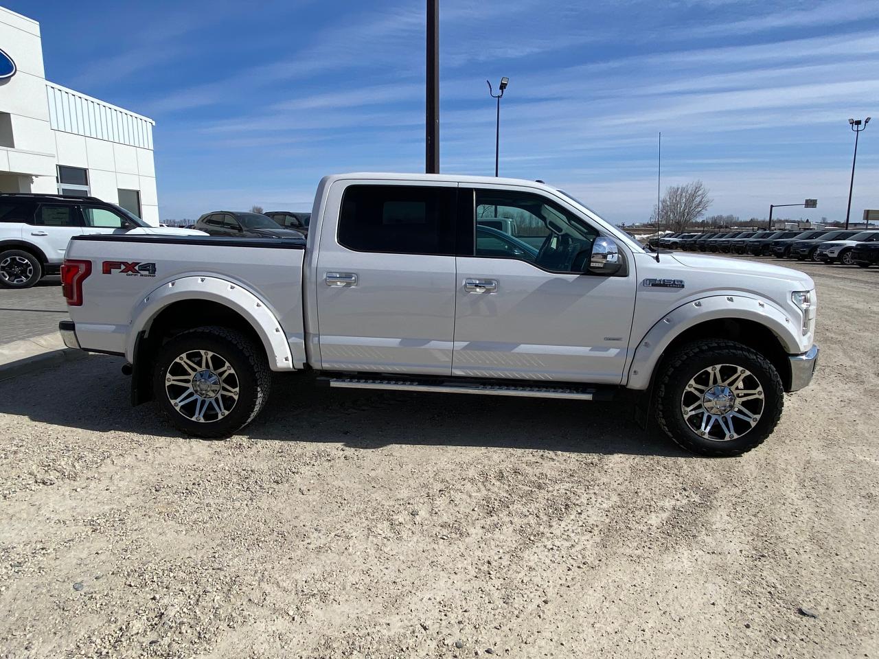 2016 Ford F-150 4WD SUPERCREW 145" LARIAT Photo5