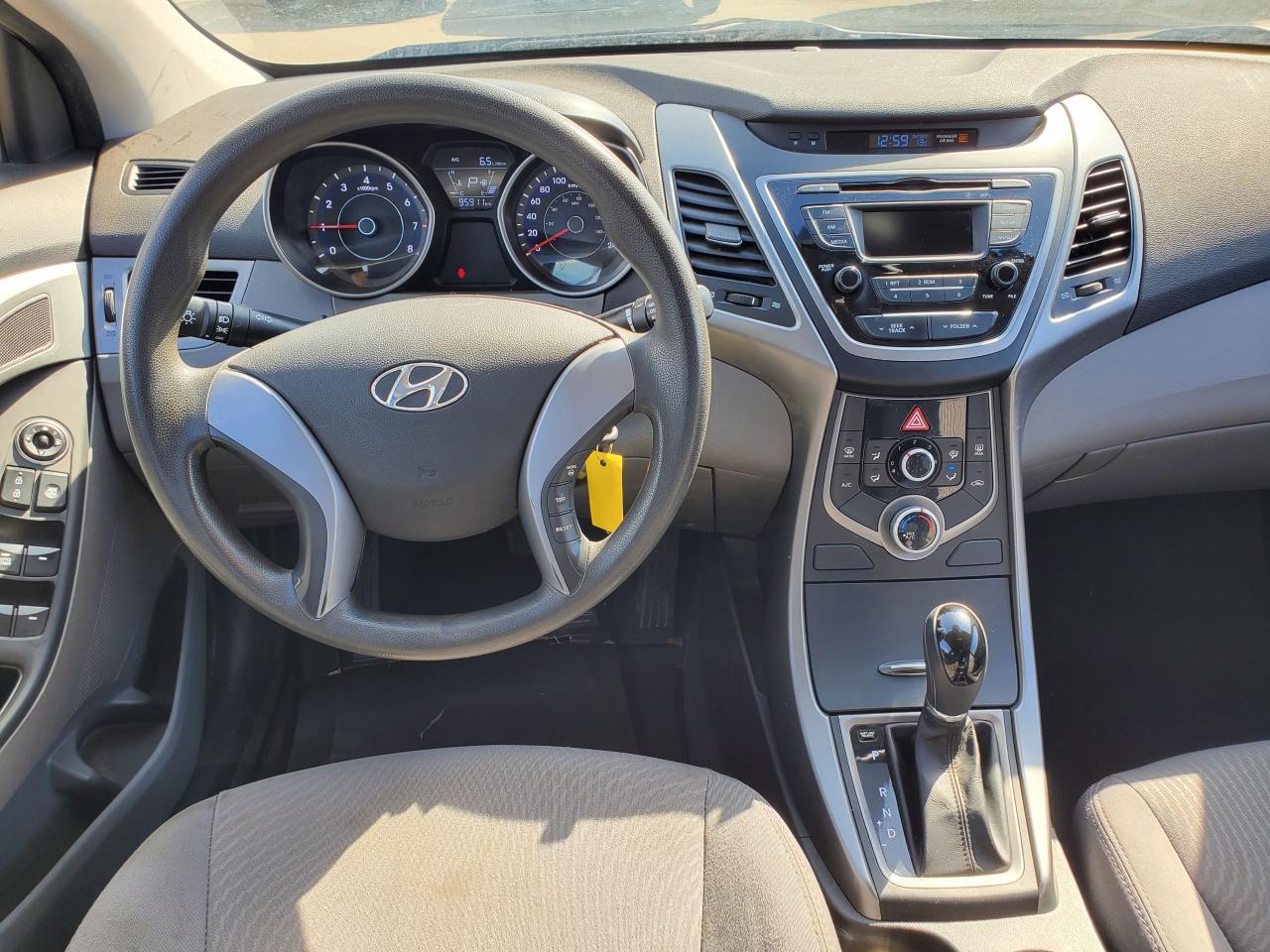 2016 Hyundai Elantra L+ Automatic - Low kms! - Photo #10