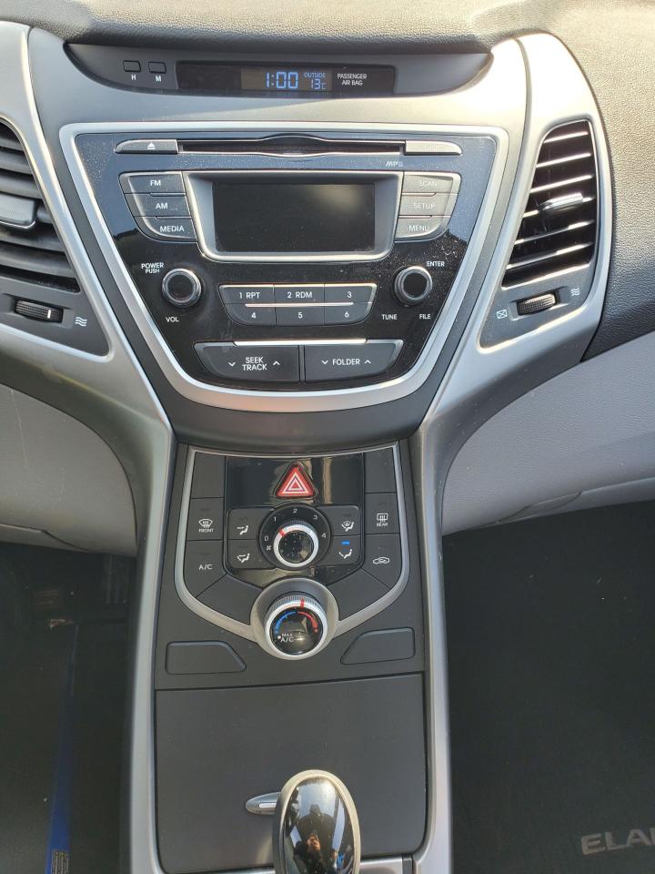 2016 Hyundai Elantra L+ Automatic - Low kms! - Photo #12