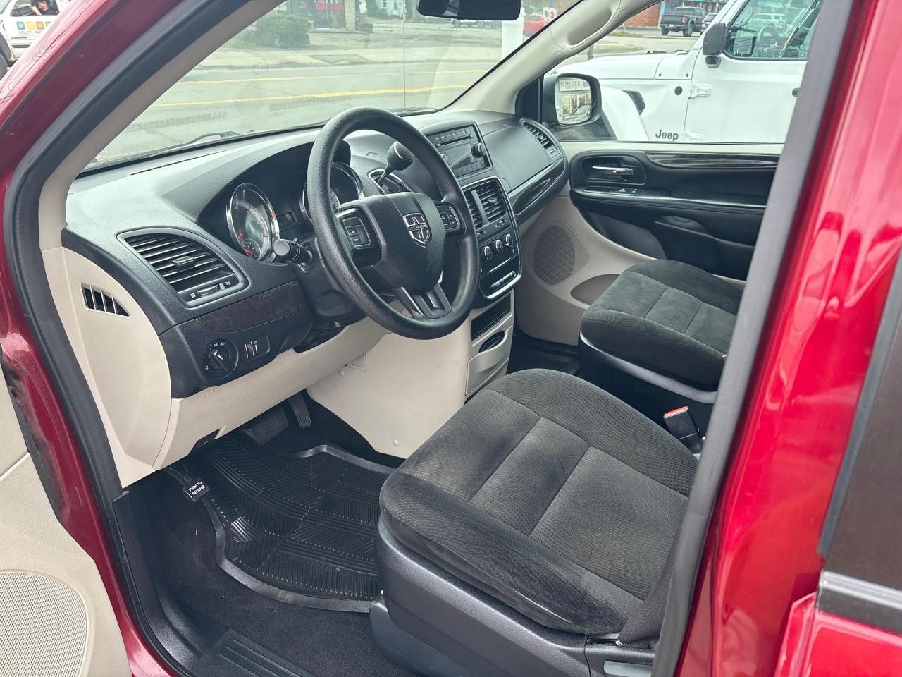 2016 Dodge Grand Caravan CANADA VALUE PACKAGE Photo4