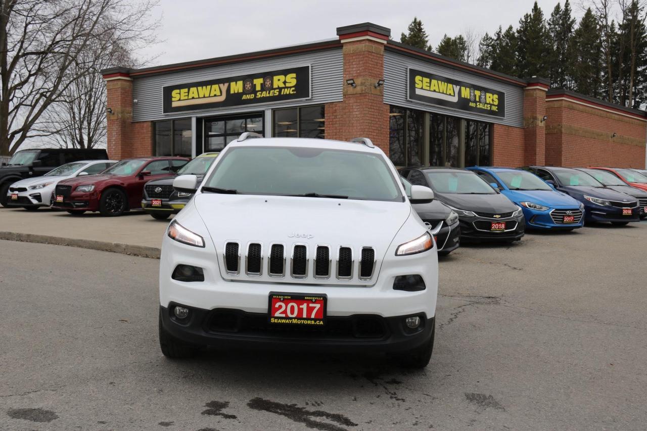 2017 Jeep Cherokee Latitude 4WD - Photo #4