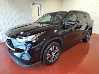 Used 2021 Toyota Highlander XLE AWD for sale in Pembroke, ON