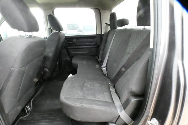 2019 Dodge Ram 1500 Express 4x4 Crew Cab 5'7" Box w/cloth seats, BUC - Photo #9