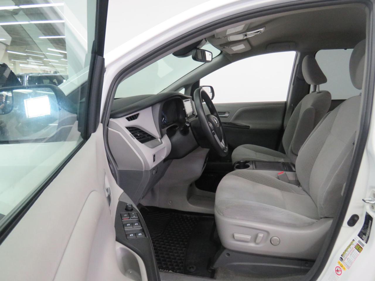 2019 Toyota Sienna LE | 8 Pass | ACC | Power Doors | Heated Seats