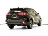 2022 Toyota Highlander XLE | AWD | 8 Pass | Leather | Sunroof | CarPlay
