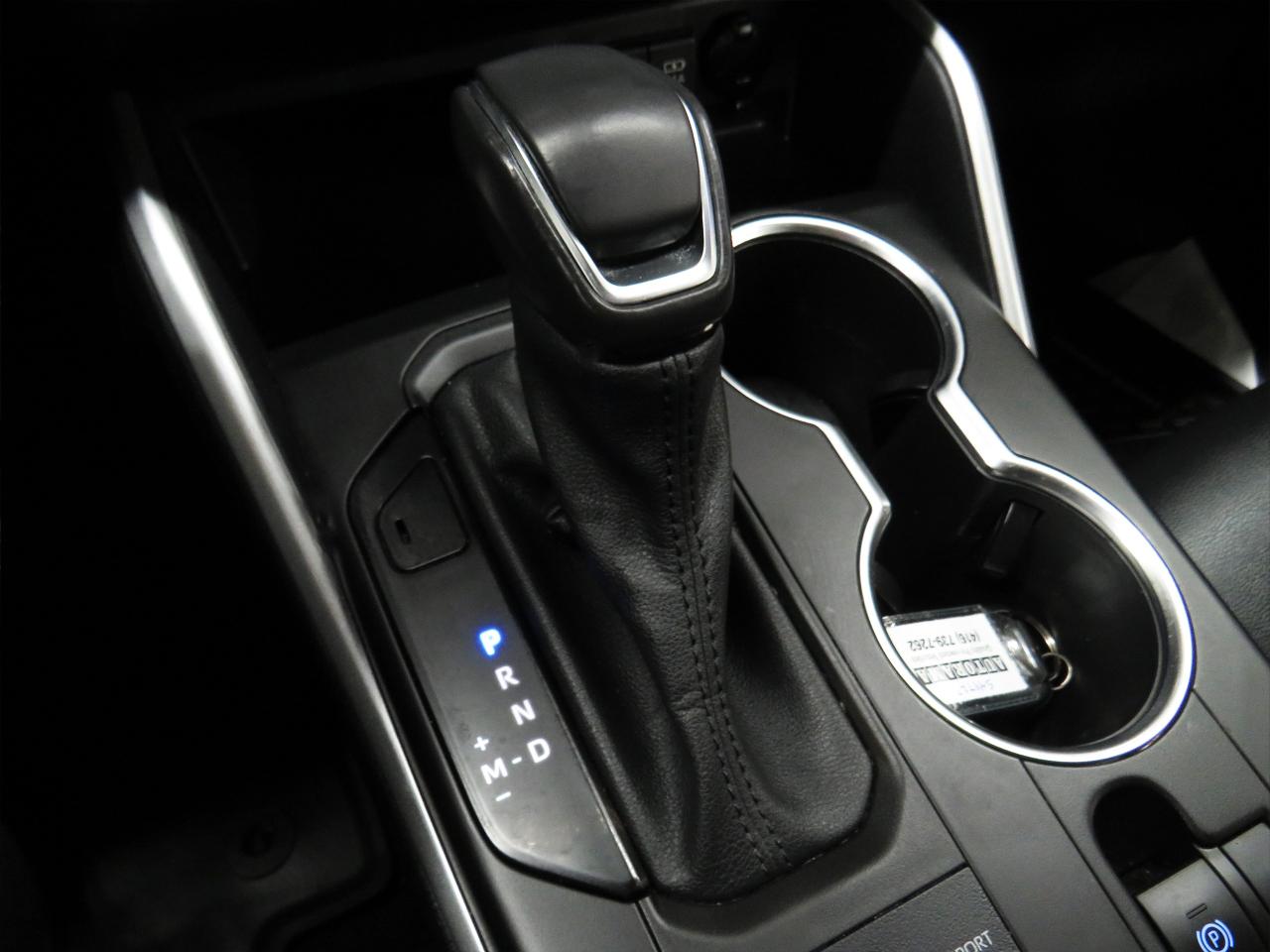 2021 Toyota Highlander XLE | AWD | 7 Pass | Leather | Sunroof | CarPlay