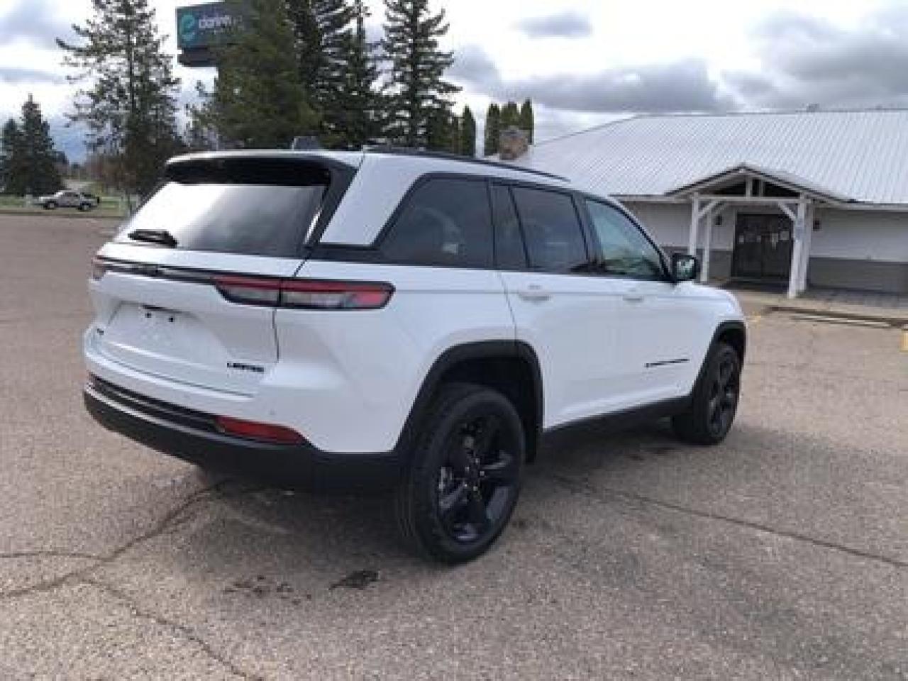 2024 Jeep Grand Cherokee Limited, BLACK APPEARANCE, LUXURY TECH GROUP #148 Photo2