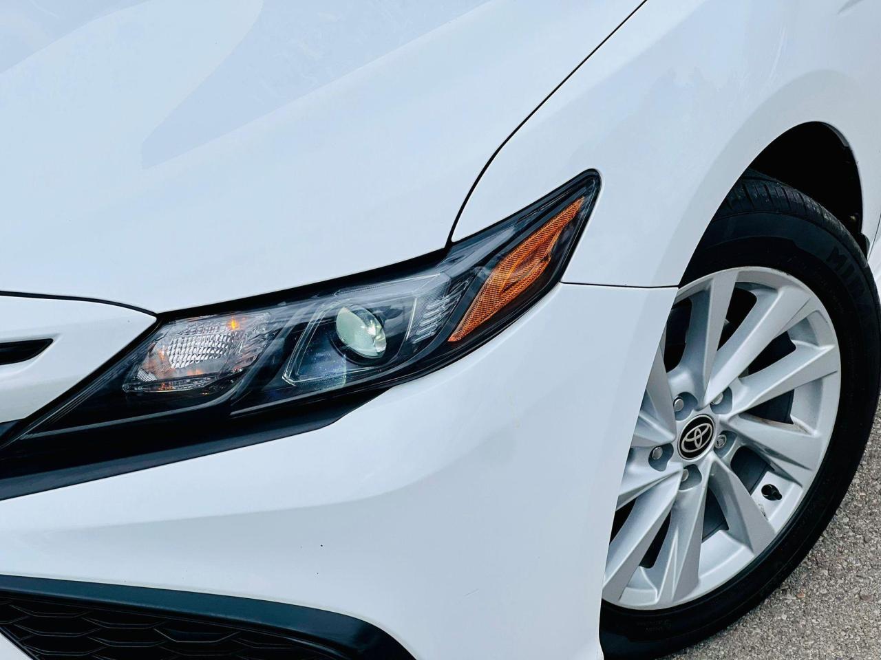 2022 Toyota Camry SE Photo3