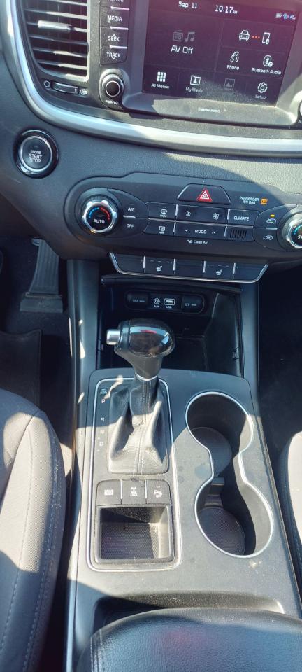 2017 Kia Sorento AWD 4dr LX Turbo - Photo #24