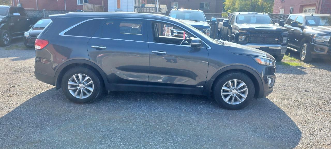 2017 Kia Sorento AWD 4dr LX Turbo - Photo #4