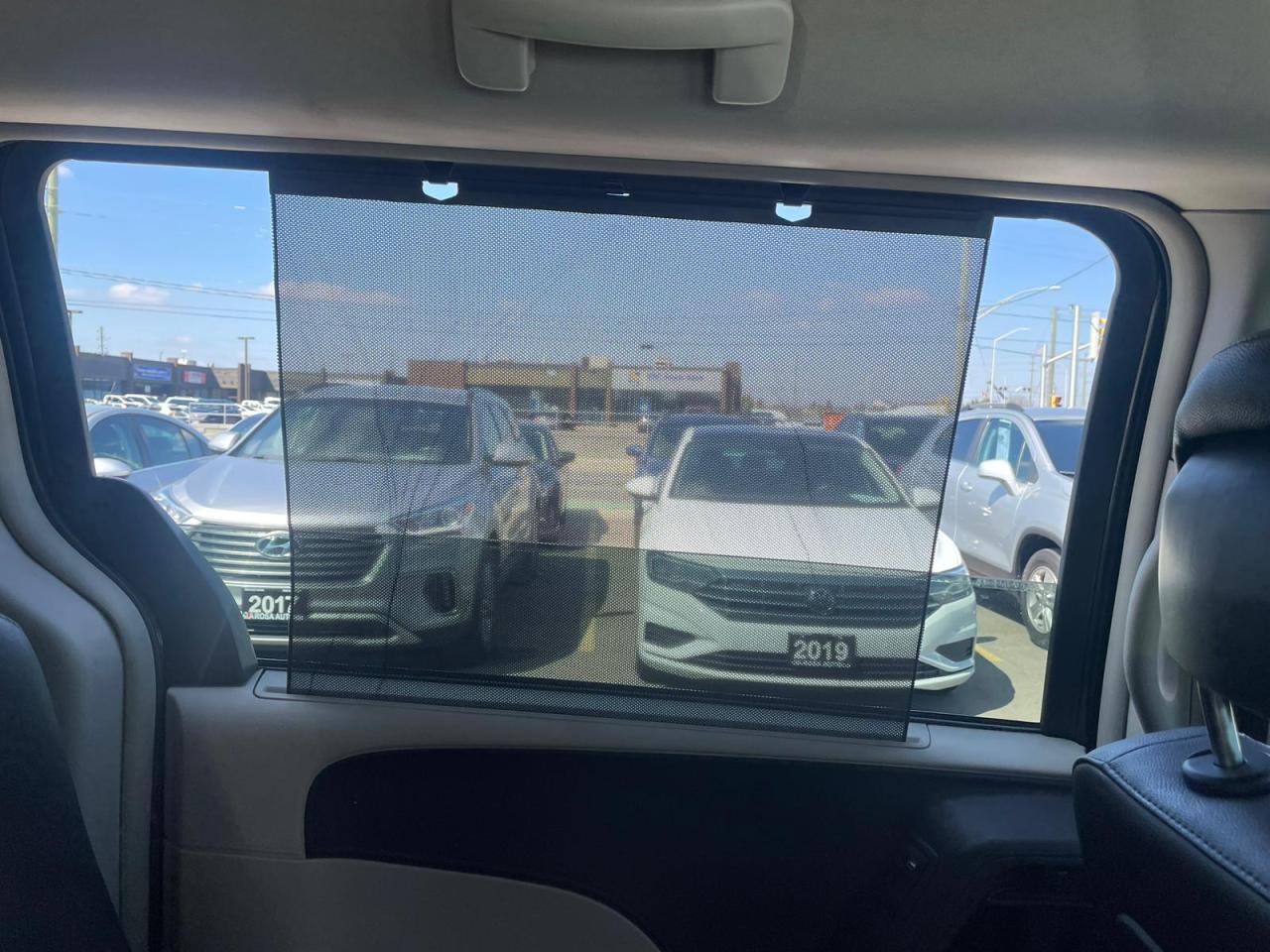 2016 Chrysler Town & Country Touring w/Leather P SLIDDING P GATE CAMERA SAFETY Photo3