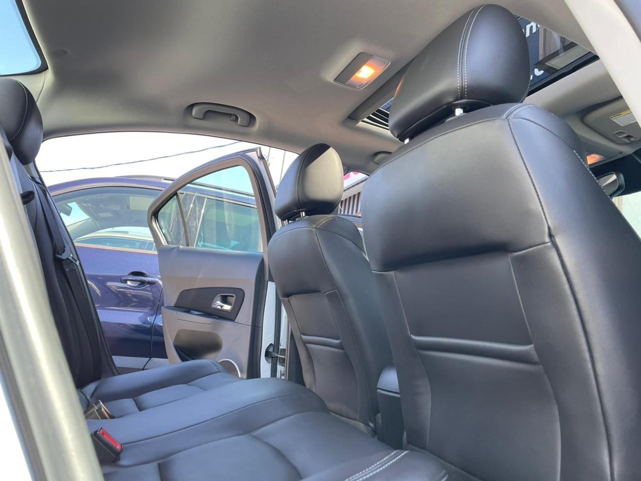 2015 Chevrolet Cruze 4dr Sdn 2LT LEATHER SUNROOF NO ACCIDENT CAMERA - Photo #10