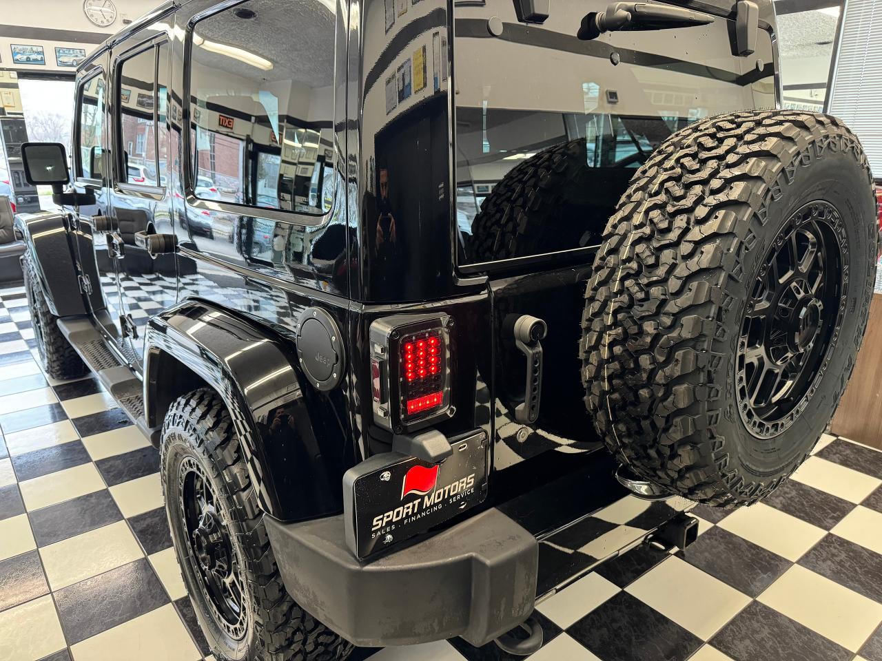 2017 Jeep Wrangler Unlimited Sahara 4WD+New Tires+Alloys+AccidentFree Photo93
