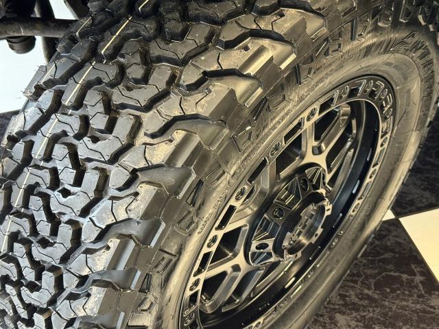 2017 Jeep Wrangler Unlimited Sahara 4WD+New Tires+Alloys+AccidentFree Photo11