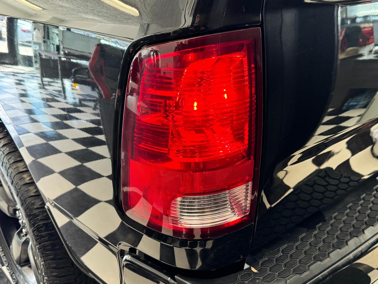 2019 RAM 1500 Classic Express 4x4 5.7L V8 HEMI Quad Cab 6'4" Box+Camera Photo113