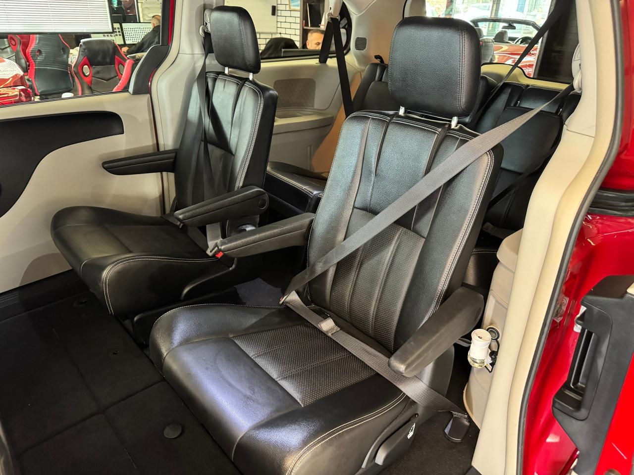 2015 Dodge Grand Caravan Crew PLUS+PWR Doors+GPS+Camera+Roof+CLEAN CARFAX - Photo #29