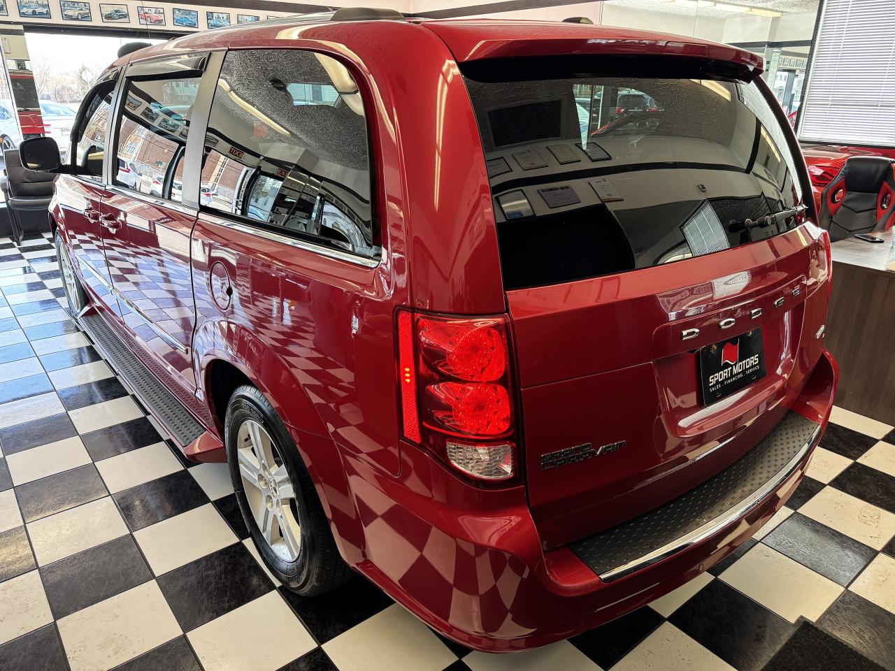 2015 Dodge Grand Caravan Crew PLUS+PWR Doors+GPS+Camera+Roof+CLEAN CARFAX Photo68