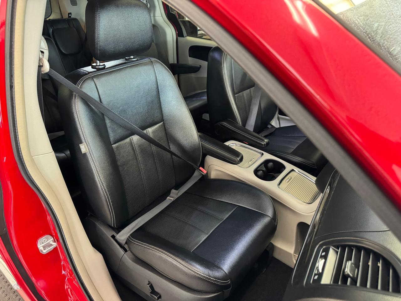 2015 Dodge Grand Caravan Crew PLUS+PWR Doors+GPS+Camera+Roof+CLEAN CARFAX Photo93