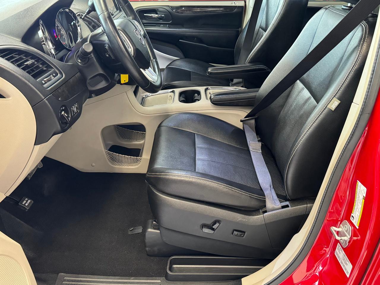 2015 Dodge Grand Caravan Crew PLUS+PWR Doors+GPS+Camera+Roof+CLEAN CARFAX Photo88
