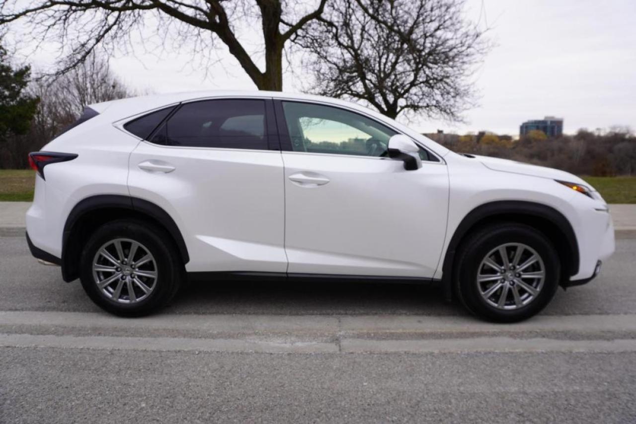 2017 Lexus NX 200t 1 OWNER / STUNNING SHAPE / LOW KM'S / CERTIFIED Photo4