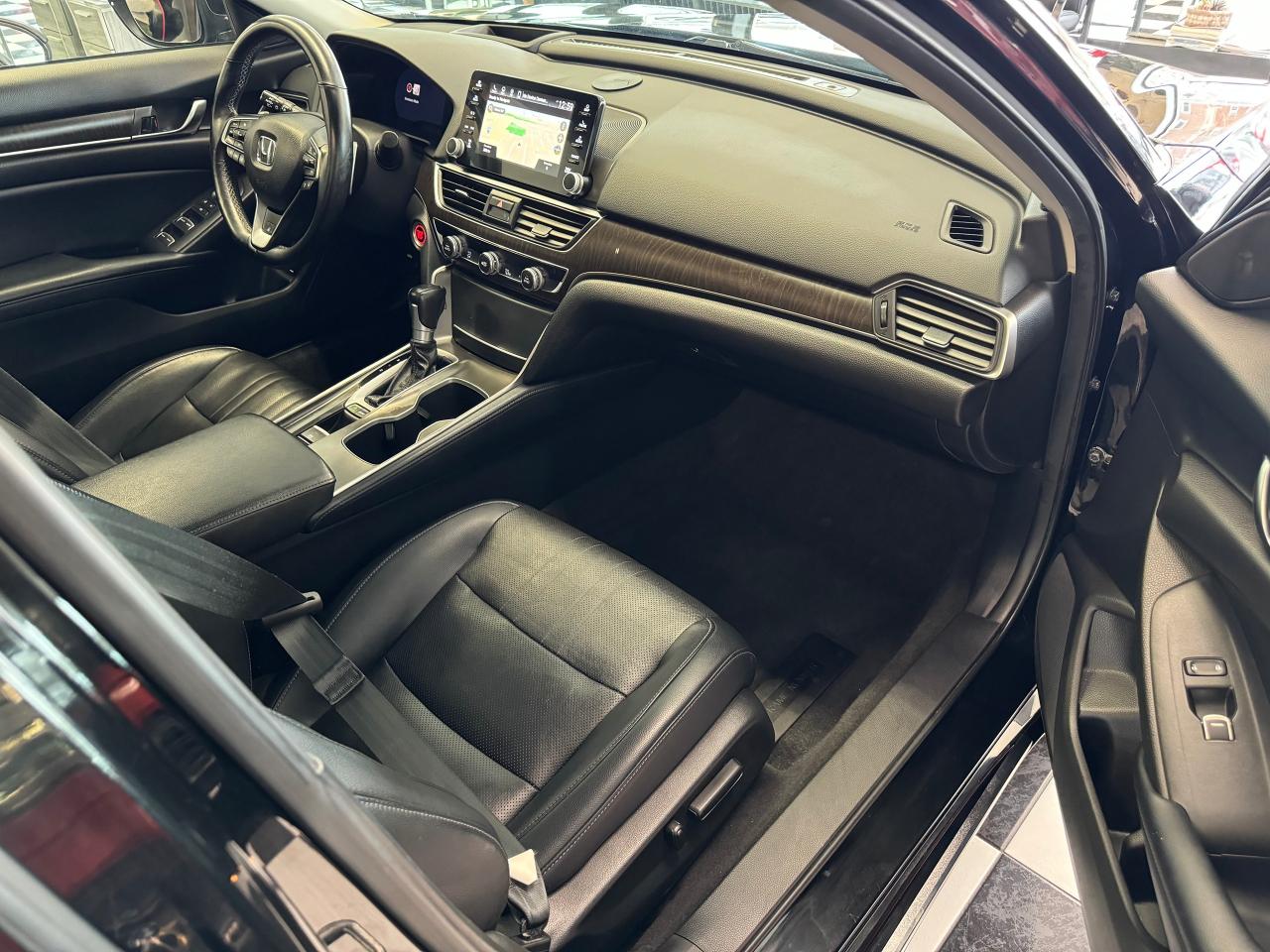 2018 Honda Accord Touring+New Tires+Cooled Leather+BSM+CLEAN CARFAX Photo21