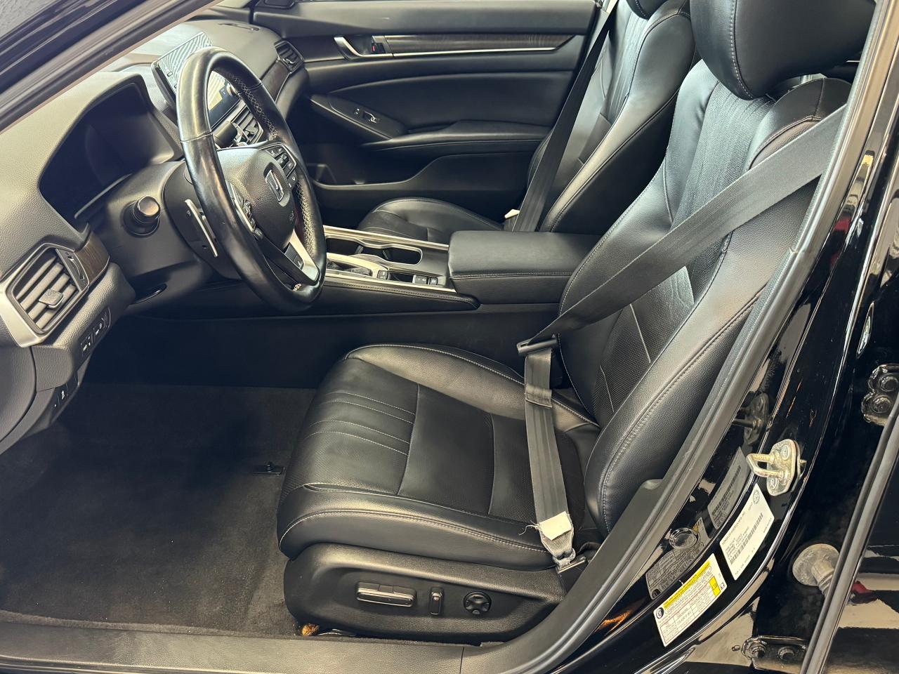 2018 Honda Accord Touring+New Tires+Cooled Leather+BSM+CLEAN CARFAX Photo19
