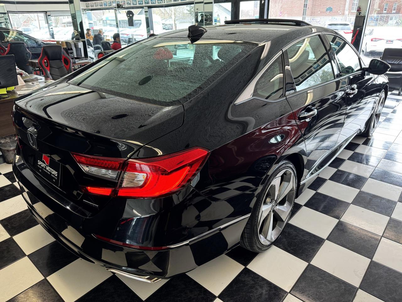 2018 Honda Accord Touring+New Tires+Cooled Leather+BSM+CLEAN CARFAX Photo4