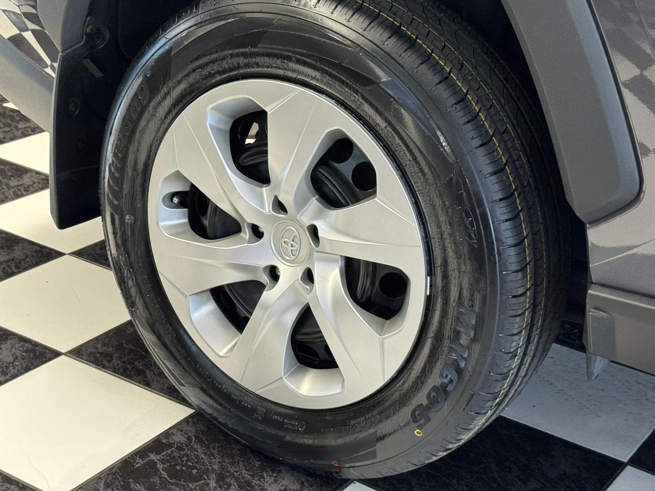 2021 Toyota RAV4 LE AWD+ApplePlay+Adaptive Cruise+CLEAN CARFAX - Photo #56