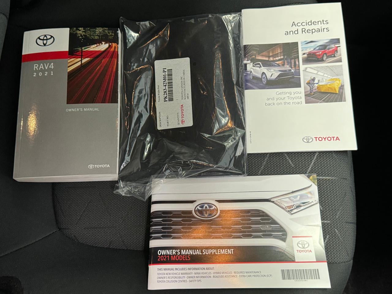 2021 Toyota RAV4 LE AWD+ApplePlay+Adaptive Cruise+CLEAN CARFAX Photo27