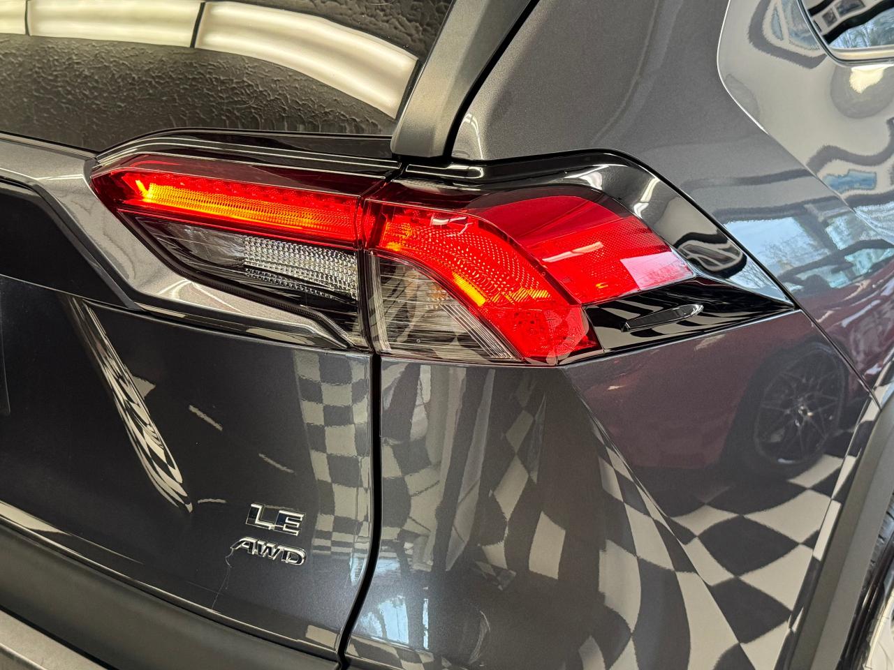 2021 Toyota RAV4 LE AWD+ApplePlay+Adaptive Cruise+CLEAN CARFAX Photo131