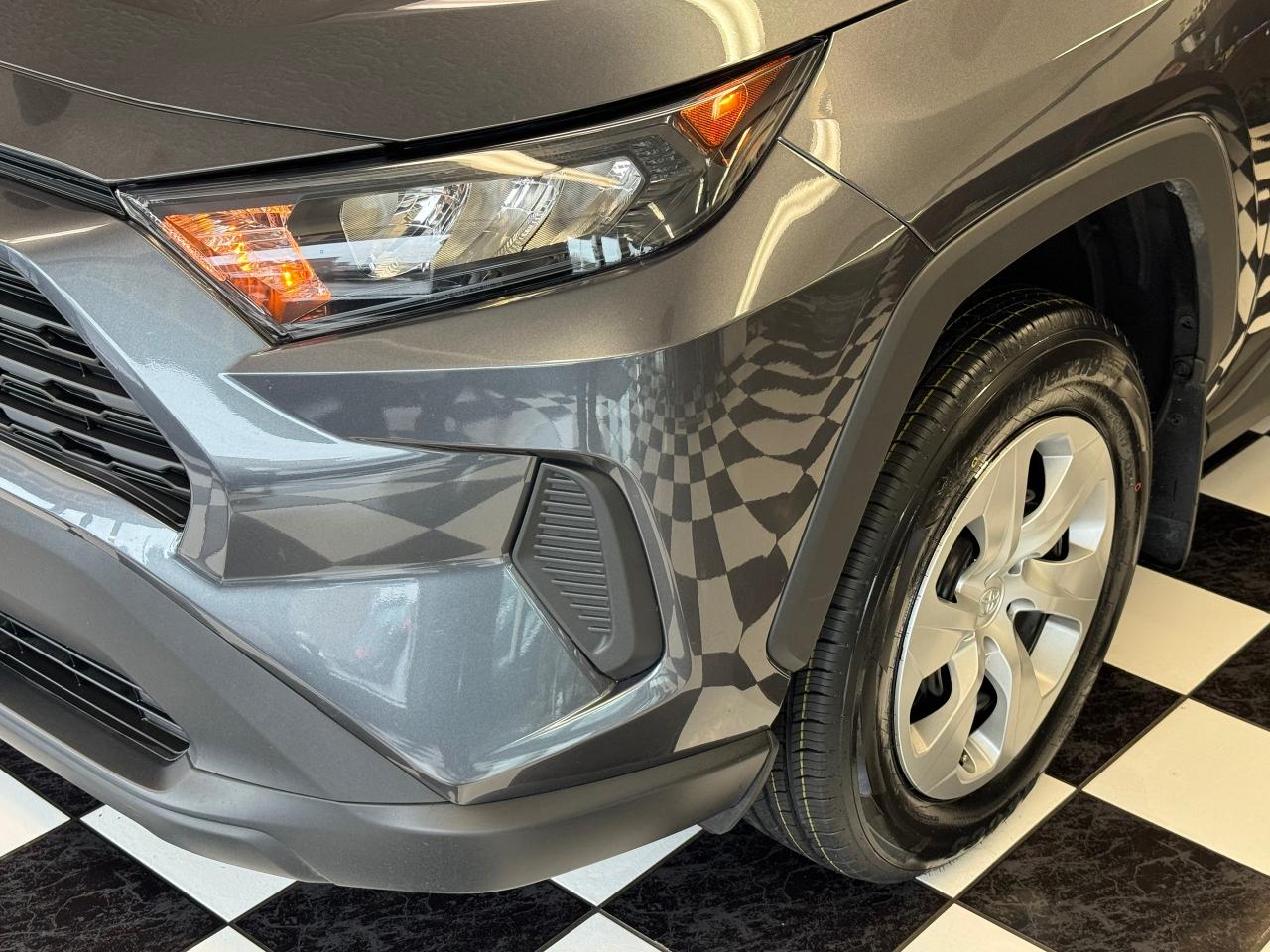 2021 Toyota RAV4 LE AWD+ApplePlay+Adaptive Cruise+CLEAN CARFAX Photo39