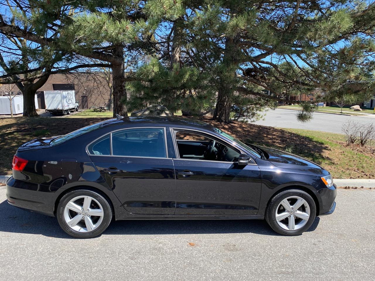 <p>2015 VOLKSWAGEN JETTA TRENDLINE+ ***YES,....ONLY 80,655KMS***(KMS,.....not miles)!! NOT A MISPRINT!! RARE 5 SPEED TRANSMISSION</p><div><br />HST, LICENCE, AND OMVIC ($12.50) FEE EXTRA.<br /><br />ECONOMICAL GAS ENGINE, AIR COND. PW, PS, PB, PDL, KEYLESS ENTRY, AM/FM/CD RADIO, AND MUCH MORE!!<br /><br />PLEASE CLICK ON THE CARFAX LINK BELOW TO VIEW FREE REPORT.<br /><br /><a href=https://vhr.carfax.ca/?id=rJaw1khmnxuJOUqC5hh4z2LfqO7DHIeU>https://vhr.carfax.ca/?id=rJaw1khmnxuJOUqC5hh4z2LfqO7DHIeU</a><br /><br />NO OTHER (HIDDEN) FEES EVER! <br /><br />YOU CERTIFY,.....AND YOU SAVE $$$!<br /><br />AT THIS PRICE (NOT CERTIFIED) - SOLD AS IS / AS TRADED-IN, This vehicle is being sold AS IS, unfit, not e-tested and is not represented as being in road worthy condition, mechanically sound or maintained at any guaranteed level of quality. The vehicle may not be fit for use as a means of transportation and may require substantial repairs at the purchasers expense. It may not be possible to register the vehicle to be driven in its current condition.<br /><br />FEEL FREE TO BRING YOUR TECHNICIAN ALONG TO INSPECT, AND TEST DRIVE, THIS VEHICLE PRIOR TO PURCHASING.<br /><br />PLEASE CALL 416-274-AUTO (2886) TO SCHEDULE AN APPOINTMENT, AND TO ENSURE THAT THE VEHICLE OF YOUR CHOICE IS STILL AVAILABLE, AND IS ON-SITE.<br /><br />RICHSTONE FINE CARS INC.<br /><br />855 ALNESS STREET, UNIT 17<br />TORONTO, ONTARIO M3J 2X3<br /><br />416-274-AUTO (2886)<br /><br />WE ARE AN OMVIC CERTIFIED DEALER AND PROUD MEMBER OF THE UCDA.<br /><br />SERVING CUSTOMERS IN TORONTO/GTA, AND CANADA-WIDE SINCE 2000!!</div>