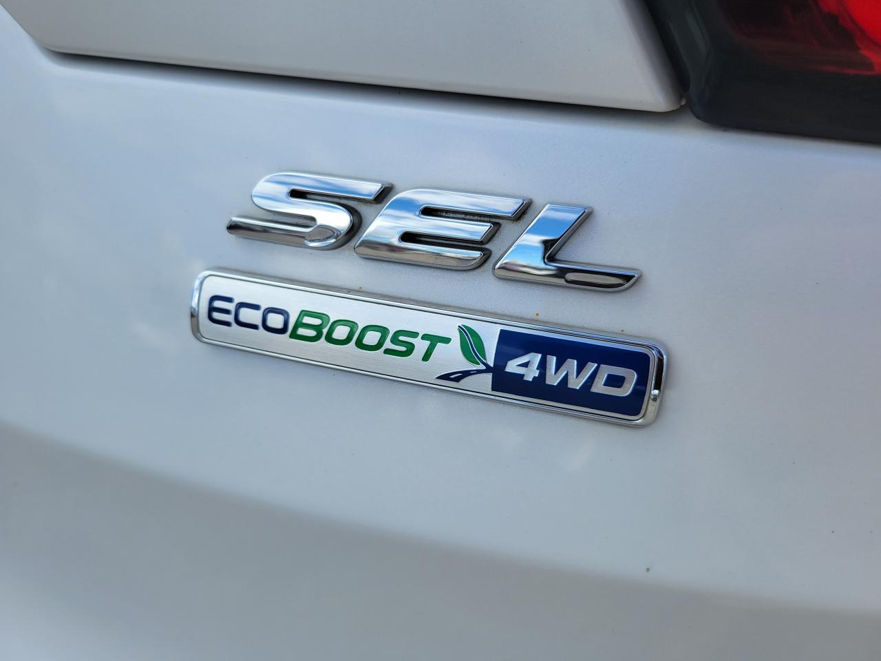 2019 Ford Escape SEL Photo5