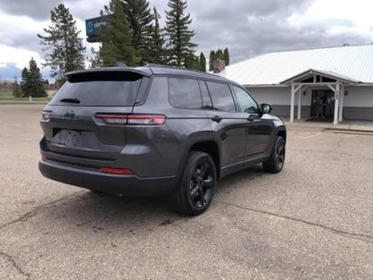 2024 Jeep Grand Cherokee L Altitude 4x4 #130 Photo2