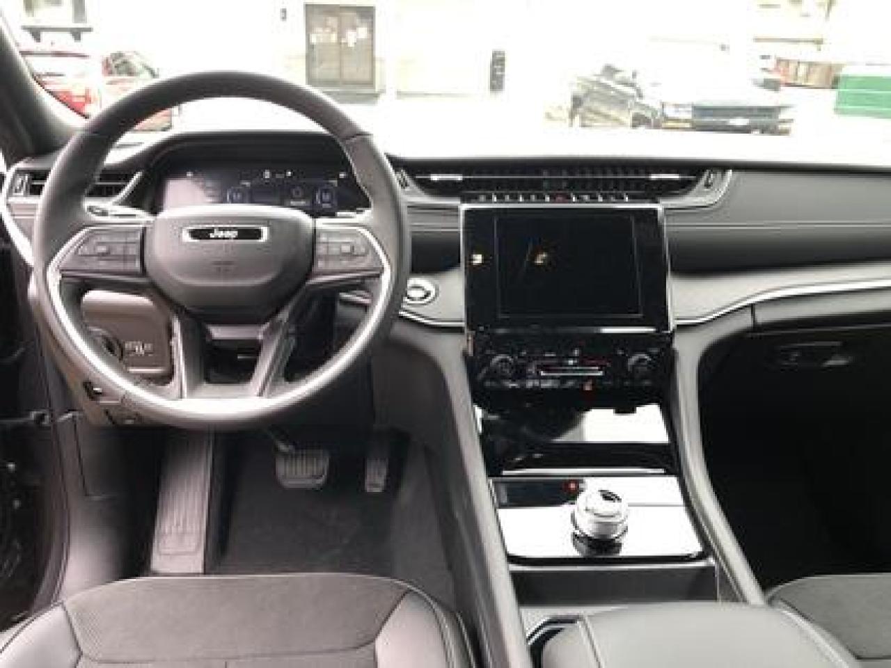 2024 Jeep Grand Cherokee L Altitude 4x4 #130 Photo4