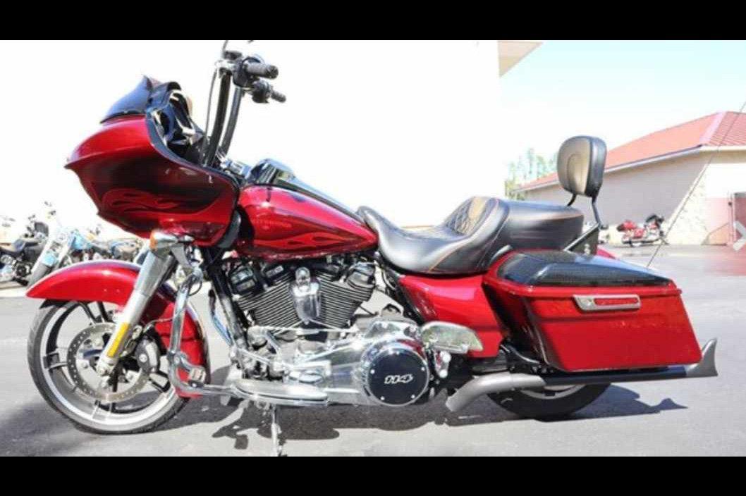 2017 Harley Davidson Road Glide SPECIAL FINANCING AVAILABLE - Photo #2