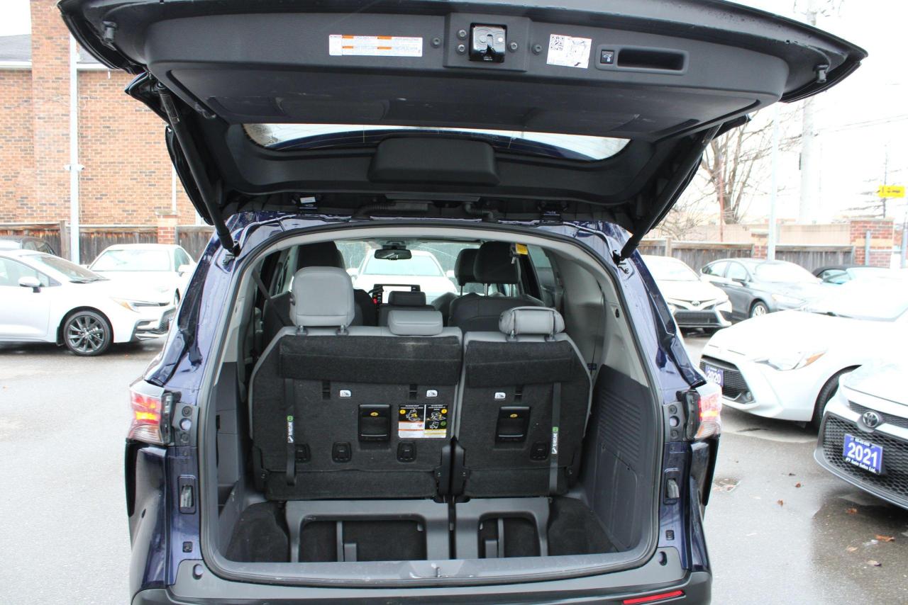 2023 Toyota Sienna XLE 8-Passenger FWD - Photo #7