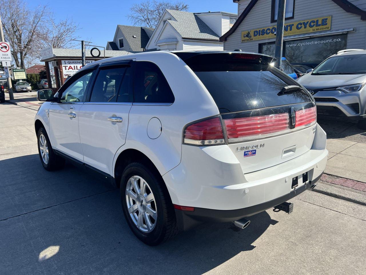 2010 Lincoln MKX AWD 4DR - Photo #11